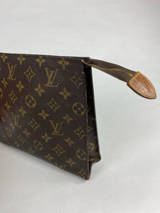 Louis Vuitton Poche Toilette 26