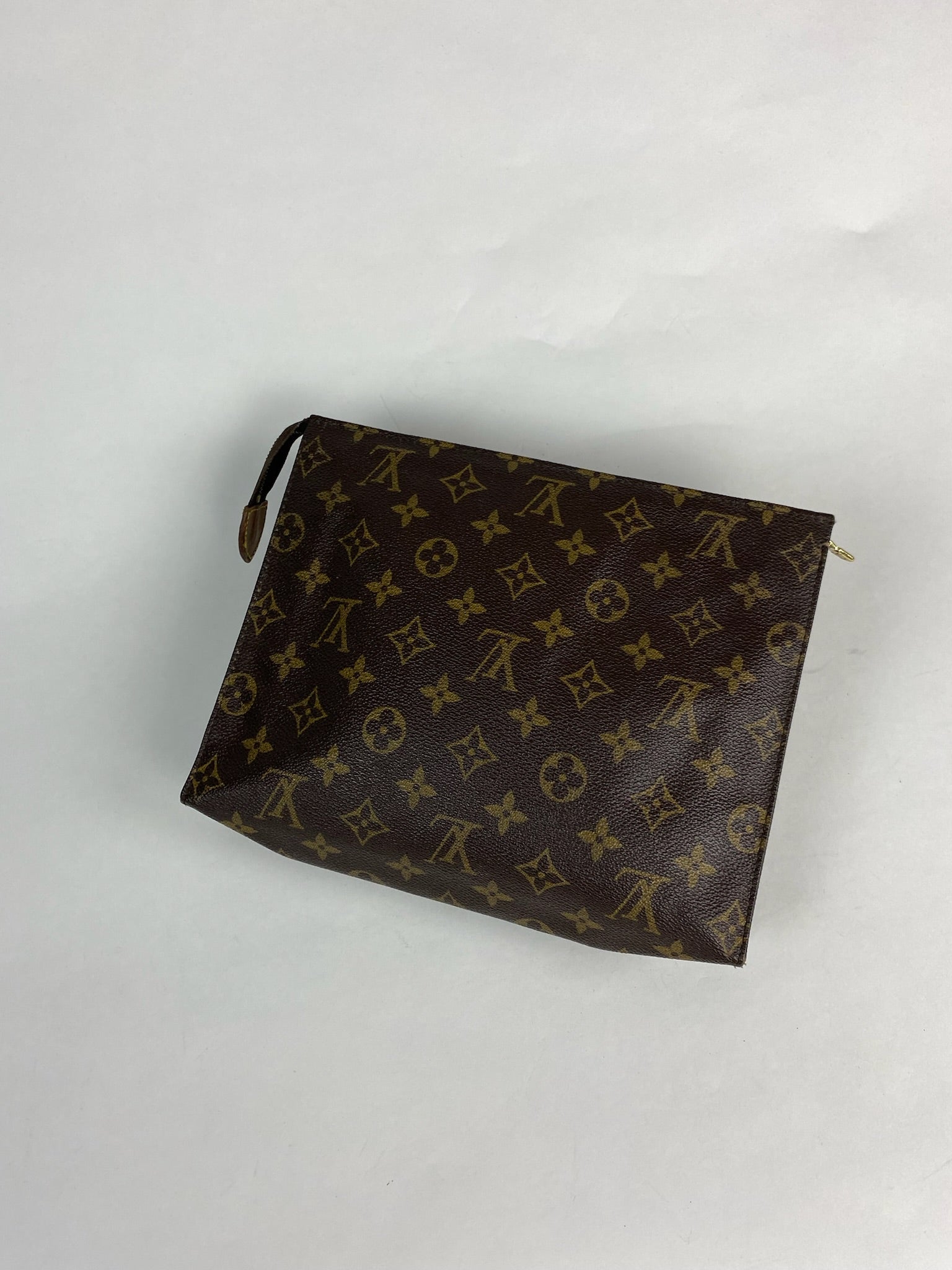 Louis Vuitton Poche Toilette 26