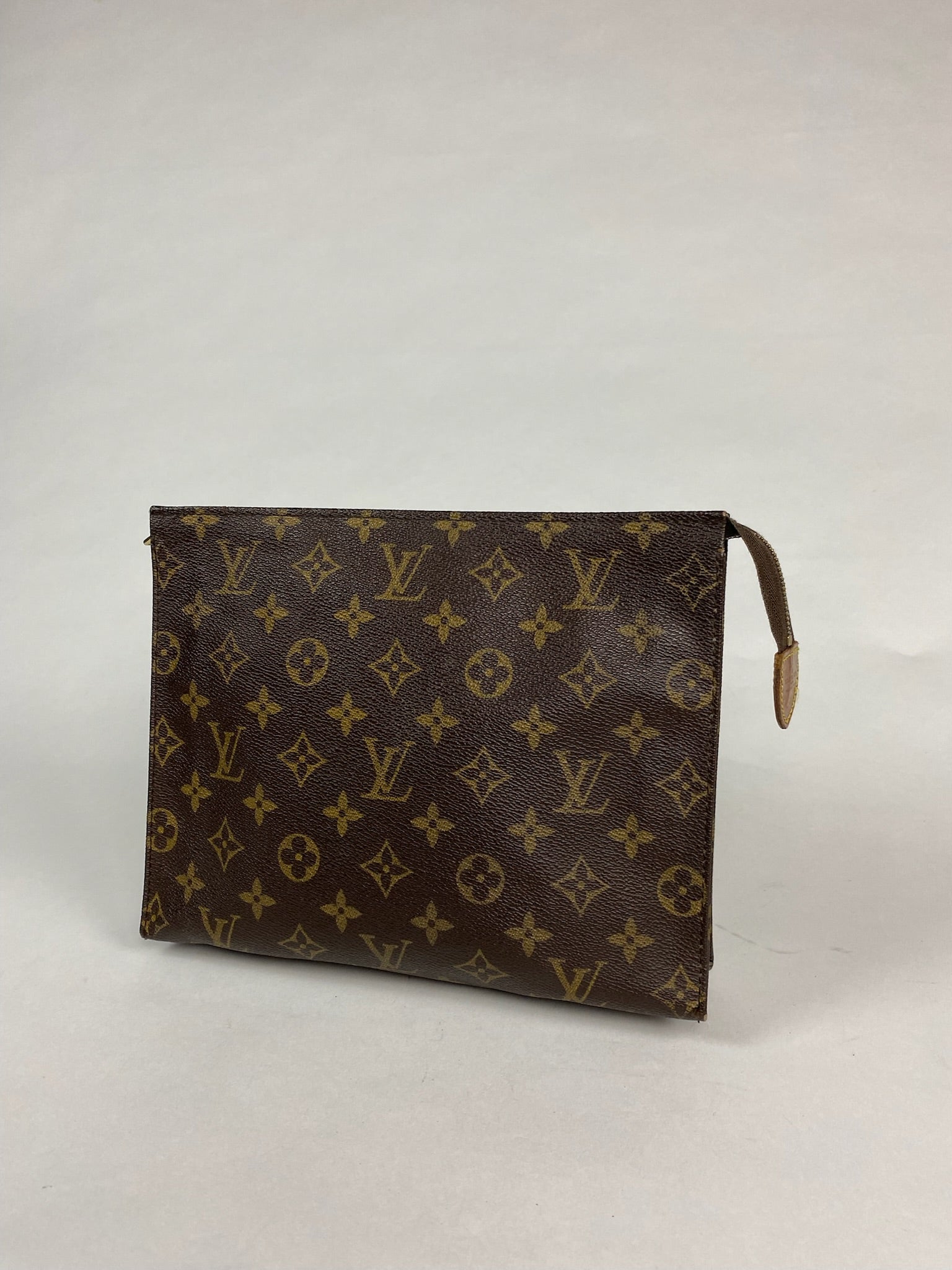 Louis Vuitton Poche Toilette 26