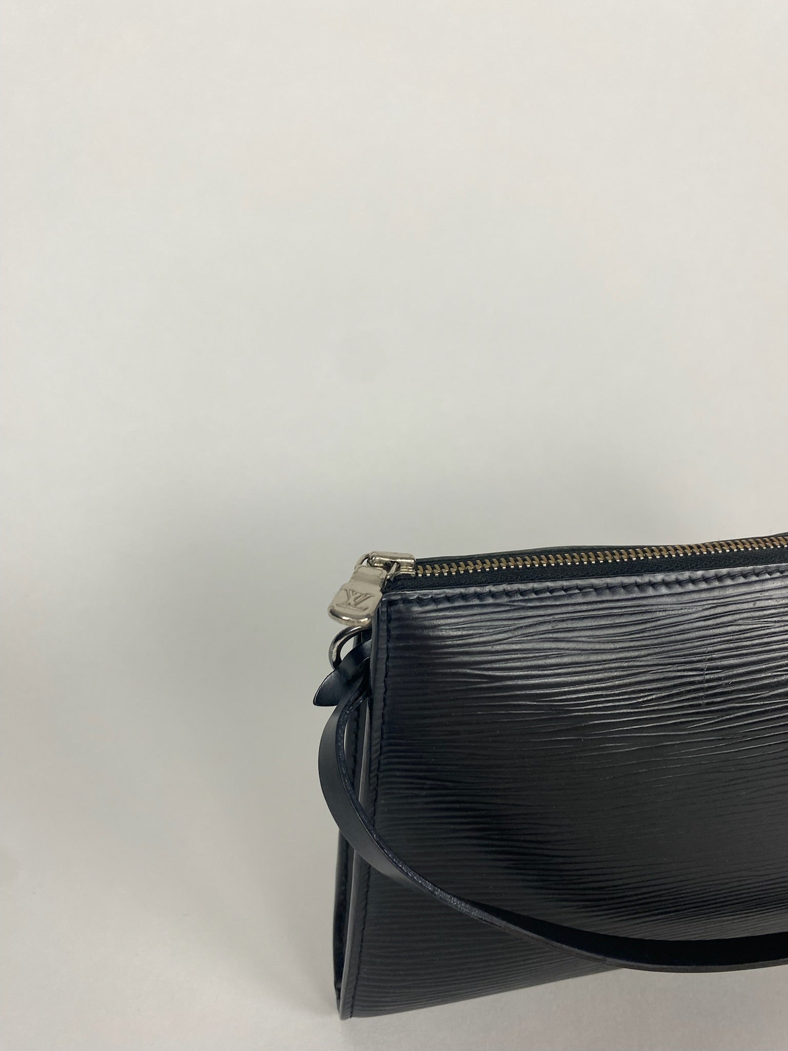 Louis Vuitton Epi-Leder Pochette