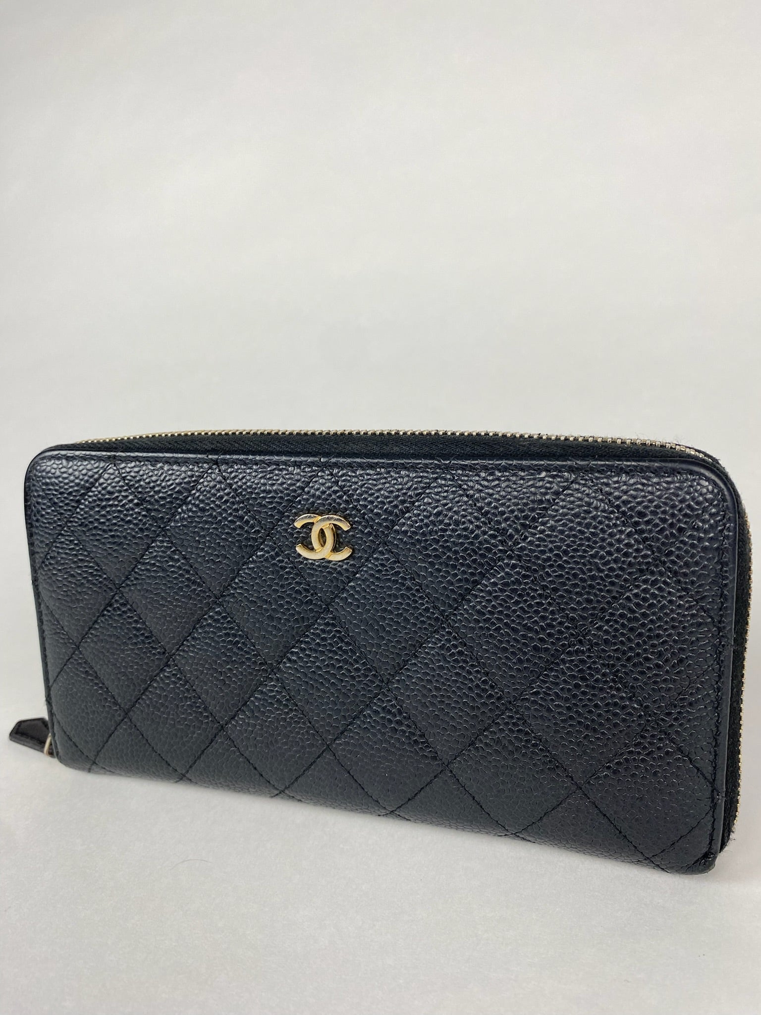 Chanel Classic Zippy Caviar Skin